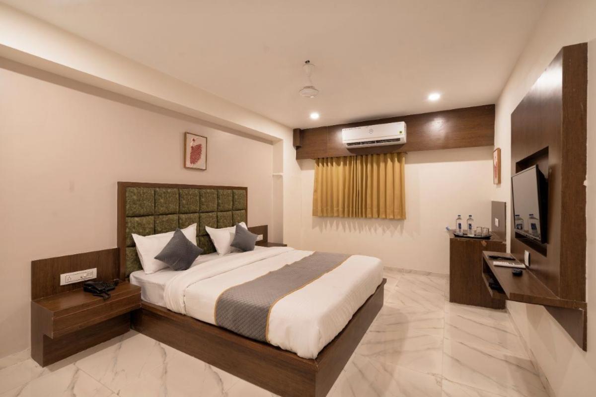 Hotel Royal 24 Ahmedabad Ngoại thất bức ảnh