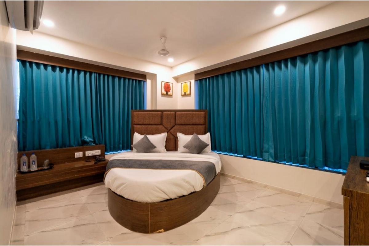 Hotel Royal 24 Ahmedabad Ngoại thất bức ảnh