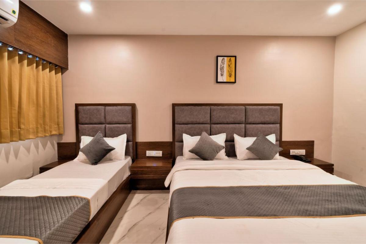 Hotel Royal 24 Ahmedabad Ngoại thất bức ảnh
